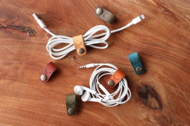 [DA THẬT]Combo 2 Kẹp Cố Định Dây Tai Nghe Dây Sạc Da Bò Thật | BigBuy360 - bigbuy360.vn