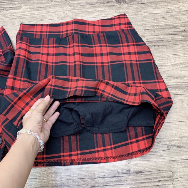 Set vest kẻ đỏ hot trend .