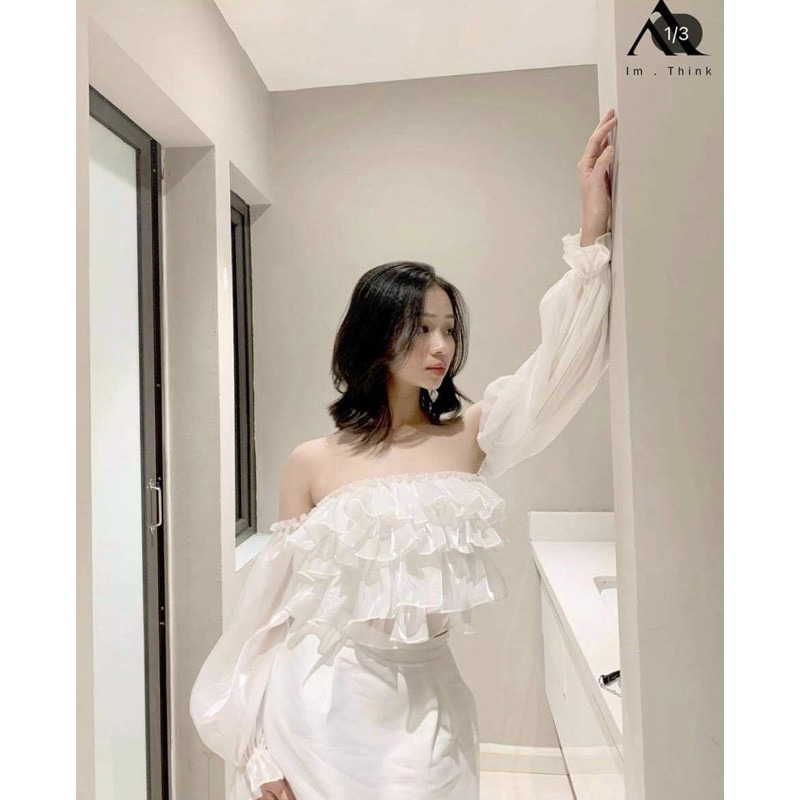 Áo bẹt vai tầng có ánh nhũ