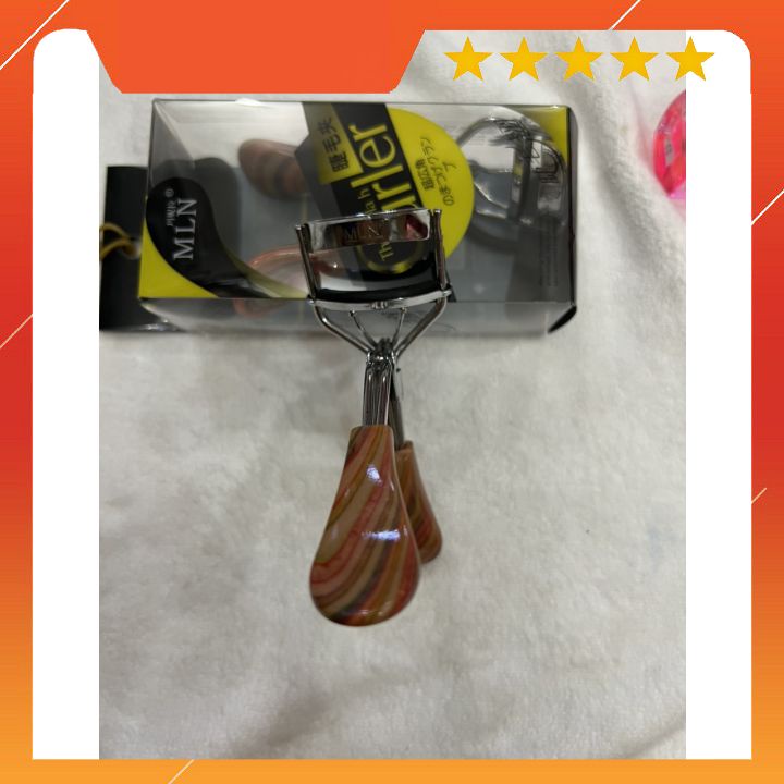 KẸP BẤM LÔNG MI ĐỦ LOẠI -CÁN GỖ INOX-GIÚP BẤM CONG MI CHƯỚC KHI CHẢI MẮT KARA-CHO BẠN LÀN MI CONG VÚT NHƯ Ý MUỐN