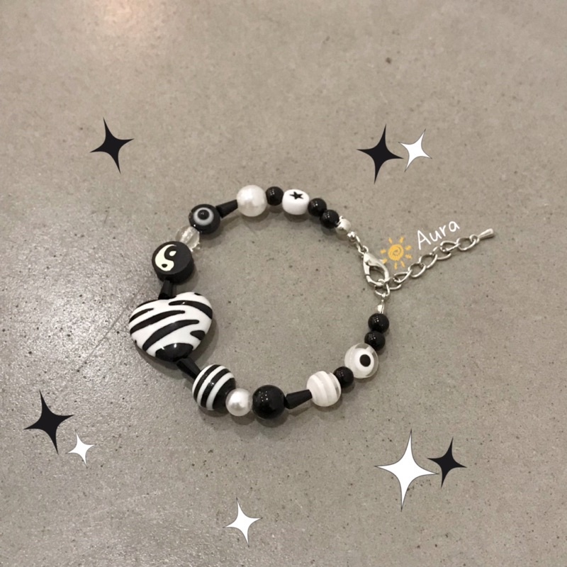 Vòng tay Trắng đen Handmade thiết kế bởi Aura