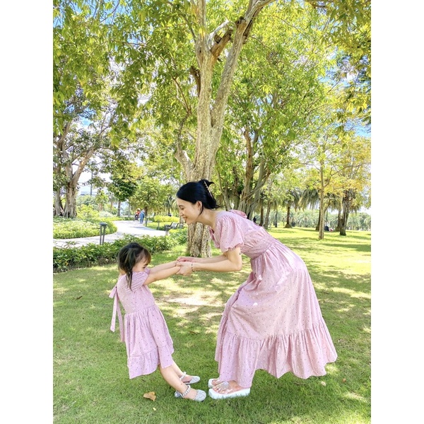Váy đôi mẹ và bé gái - áo đôi mẹ và bé gái - đầm đôi mẹ bé - váy hoa mẹ và bé - váy hoa nhí mẹ bé