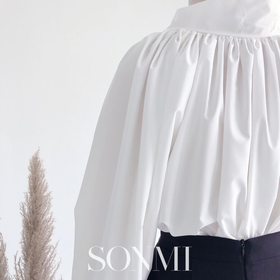 Sơ Mi Nữ Form Rộng Tay Dài SONMI Hàn Quốc Thiết Kế Cao Cấp Cổ Nơ 2 Màu Trắng Đen Lụa Hàn LYNDEN MIA