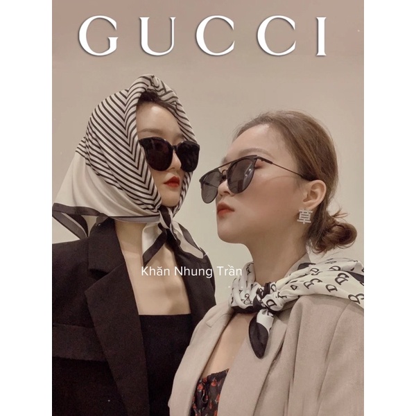 Khăn vuông quàng cổ