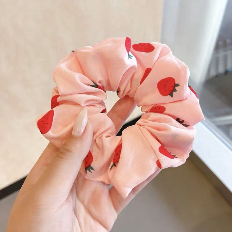 cột tóc scrunchies hồng trái dâu
