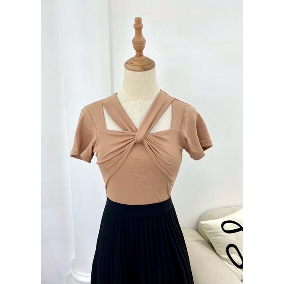 Áo Thun Cộc Tay Thiết Kế Cut Out Top Trendy Hở Cổ Áo Khoét Vai Thời Trang Nữ CurvyQ Ảnh Thật | BigBuy360 - bigbuy360.vn