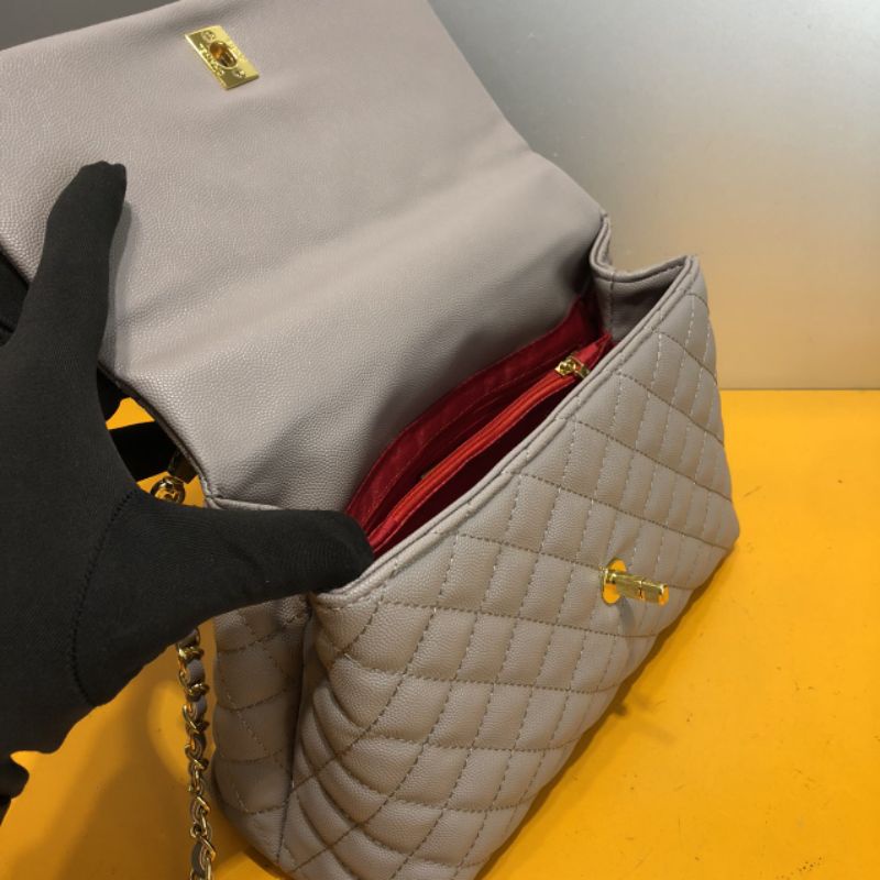 Túi sách cao cấp.