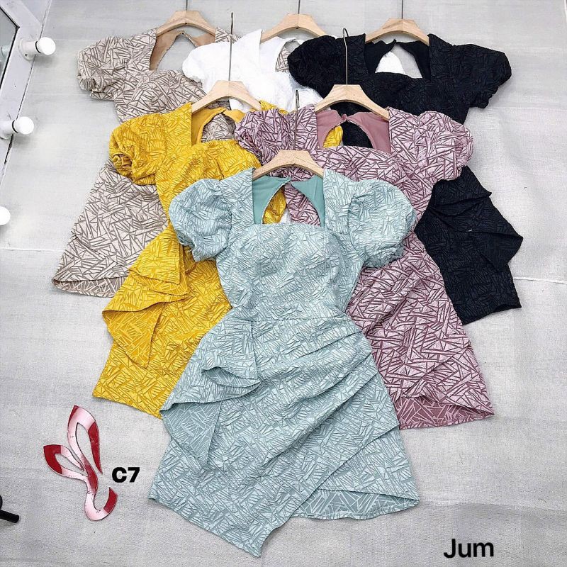 [Mã FATHANG5 giảm 10K đơn 50K] đầm gấm xốp cỏ vuông tà đuổi