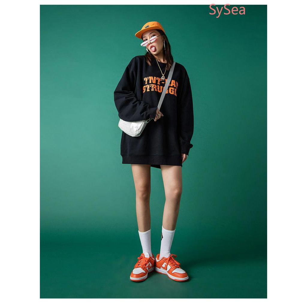 Áo tròng đầu cổ tròn in họa tiết chữ sành điệu thời trang