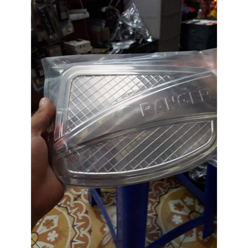 Ốp nắp bình xăng mạ crom xe Ford Ranger 2014-2020 mẫu Mới