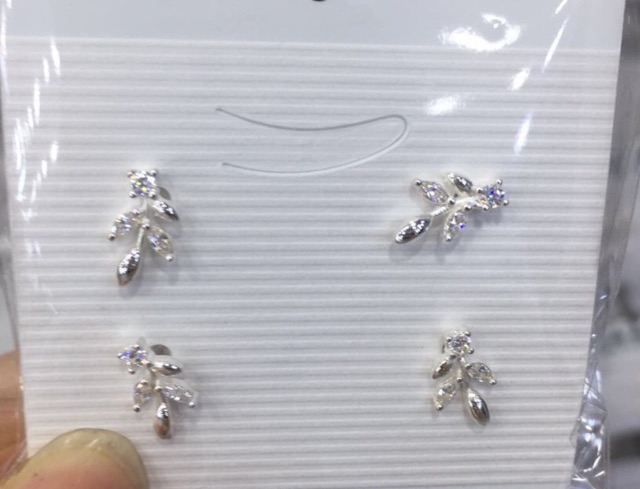 Khuyên tai cành lá oliu ôm vành tai bạc ta