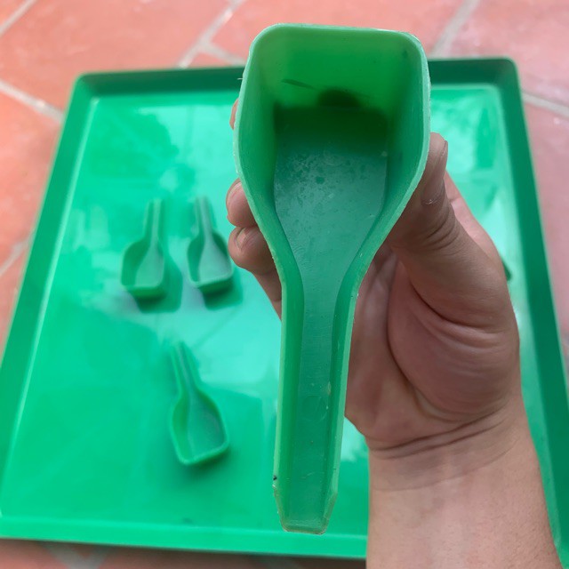 Thìa Xúc Thức Ăn, Cám Cho Chim, Gà, Bồ Câu,..Dụng Cụ Múc Cám Chim Bằng Nhựa Xanh Bền Đẹp