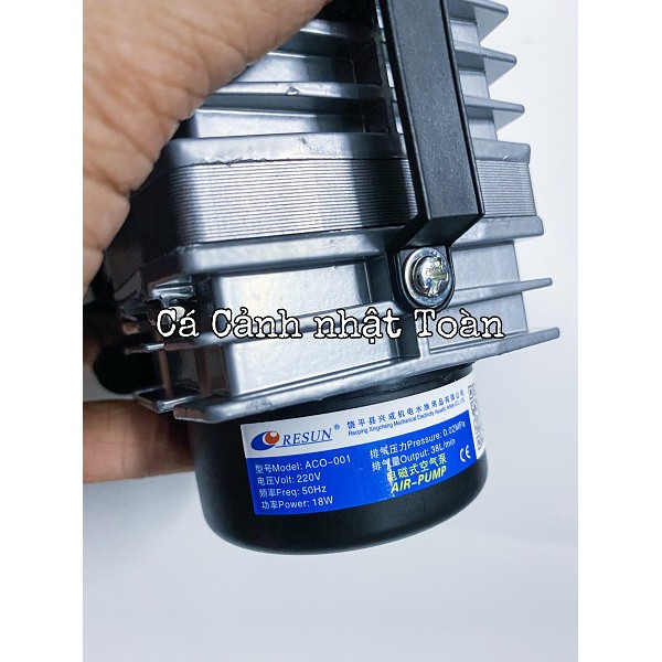 MÁY TẠO OXY 18W HỒ CÁ NON BỘ TẶNG 1 CỤC CHIA 6 VÒI RESUN ACO 001,002,003