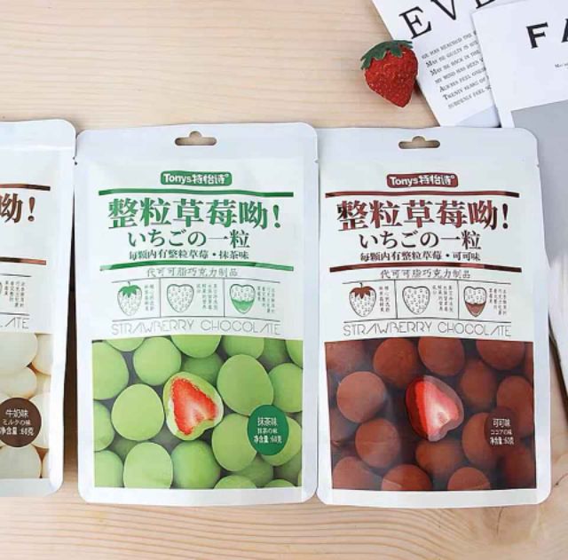 Set 3 gói Socola bọc dâu tây sấy