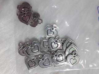 Charm treo hinh trai tim 20 cai