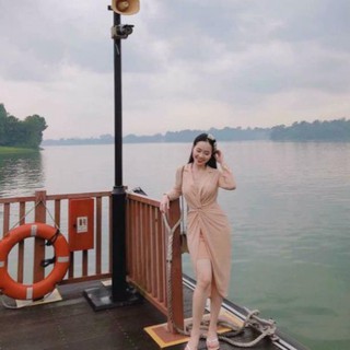Đầm xoắn eo xẻ vạt trước