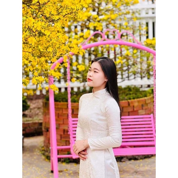 Áo dài gấm trơn đính ngọc