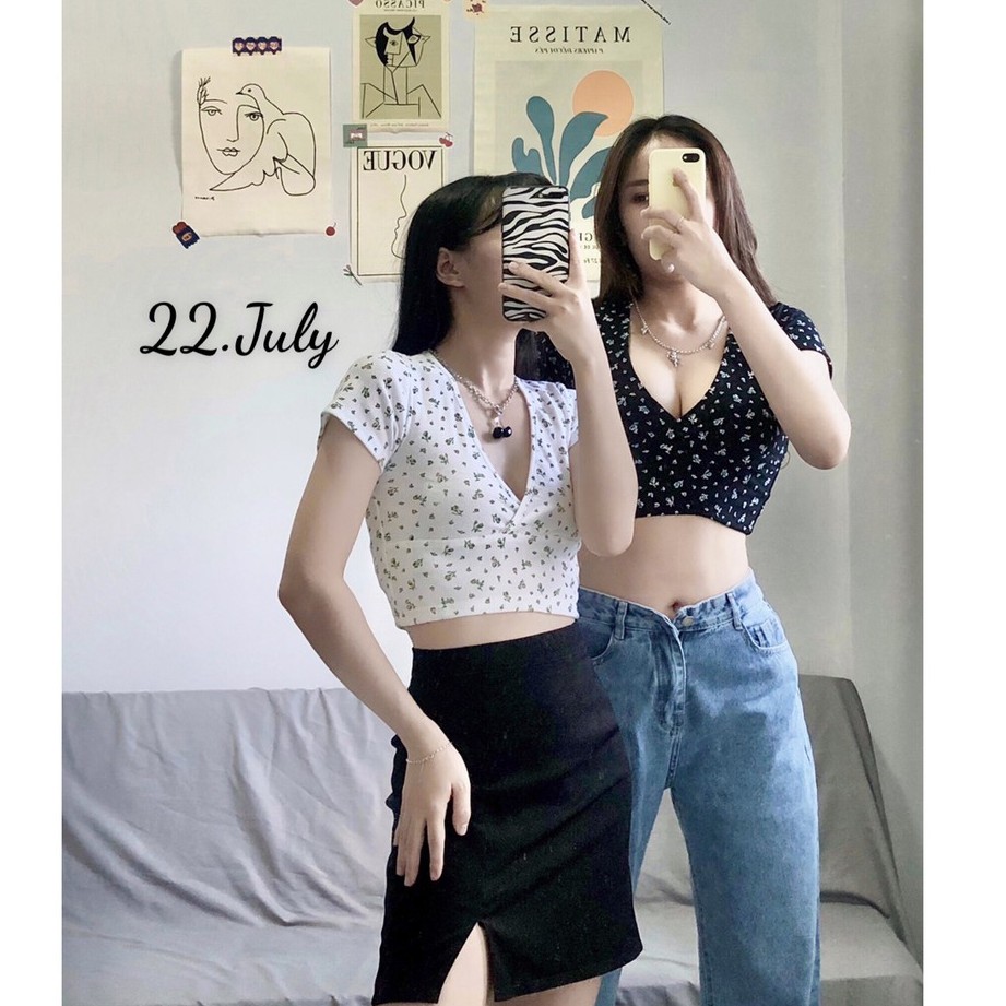 Áo croptop cổ chữ V xẻ ngực sexy, tôn dáng🌼kèm họa tiết hoa nhí🌼 | BigBuy360 - bigbuy360.vn