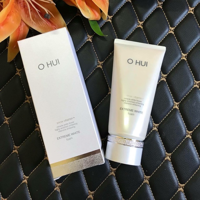 Sữa rửa mặt trắng da OHUI