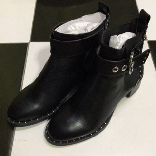 Giày boots