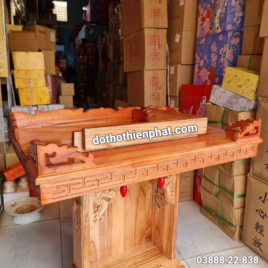 Bàn thờ treo tường gỗ xoan màu đỏ nhiều kích thước đế gồm 1 bộ ke rất đẹp mẫu mới