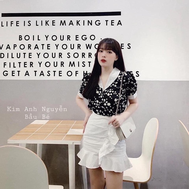 SET ÁO ĐEN VIỀN TRẮNG CHÂN VÁY