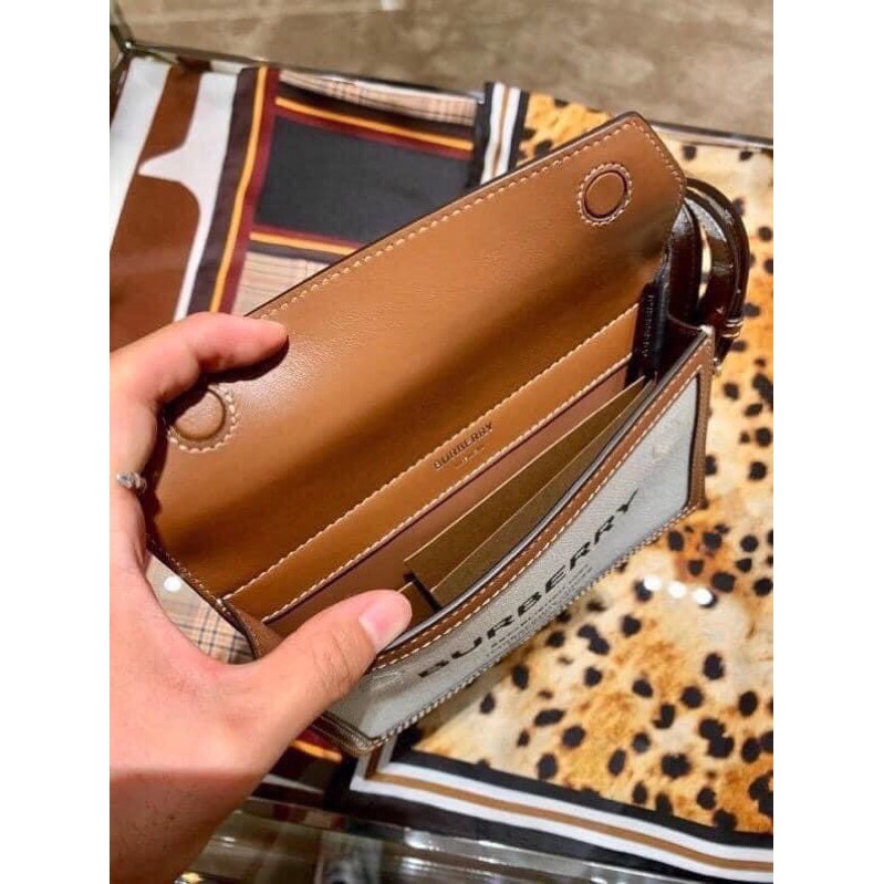 Túi xách Mini Horseferry Print Title Bag with Pocket Detail Super sale  Size 19x 15x 5