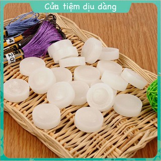 Sáp vuốt chỉ thêu (giúp chỉ không bị xù và rối)