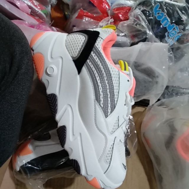 Giày thể thao phản quang