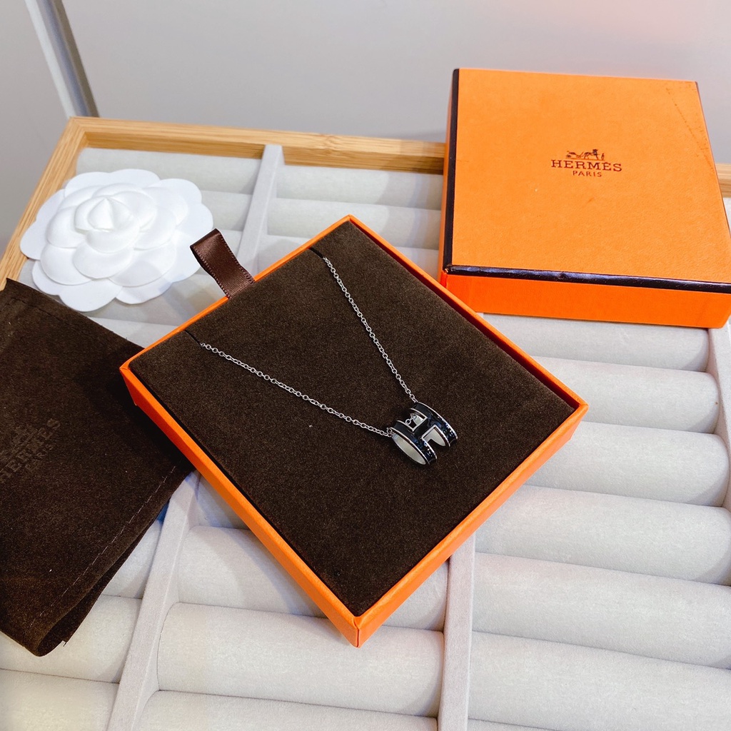 Dây chuyền nữ titan vàng mặt dây chuyền hình chữ H thương hiệu cao cấp không hoen rỉ cực kì sang trọng và cá tính -ms