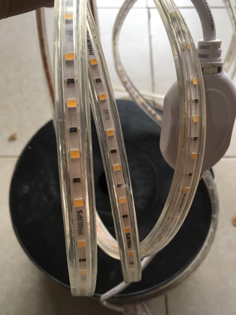 Đèn led dây 31162, công suất 8w/mét, nhãn hiệu Philips, ánh sáng vàng, trung tính