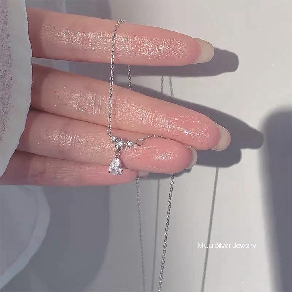 Dây chuyền bạc Miuu Silver, vòng cổ nữ hình giọt nước đính đá xinh xắn Savina Necklace