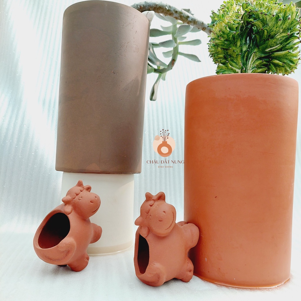 Chậu đất nung, Chậu sen đá - Trụ cao 1424, đường kính miệng là 14cm, chiều cao là 24cm