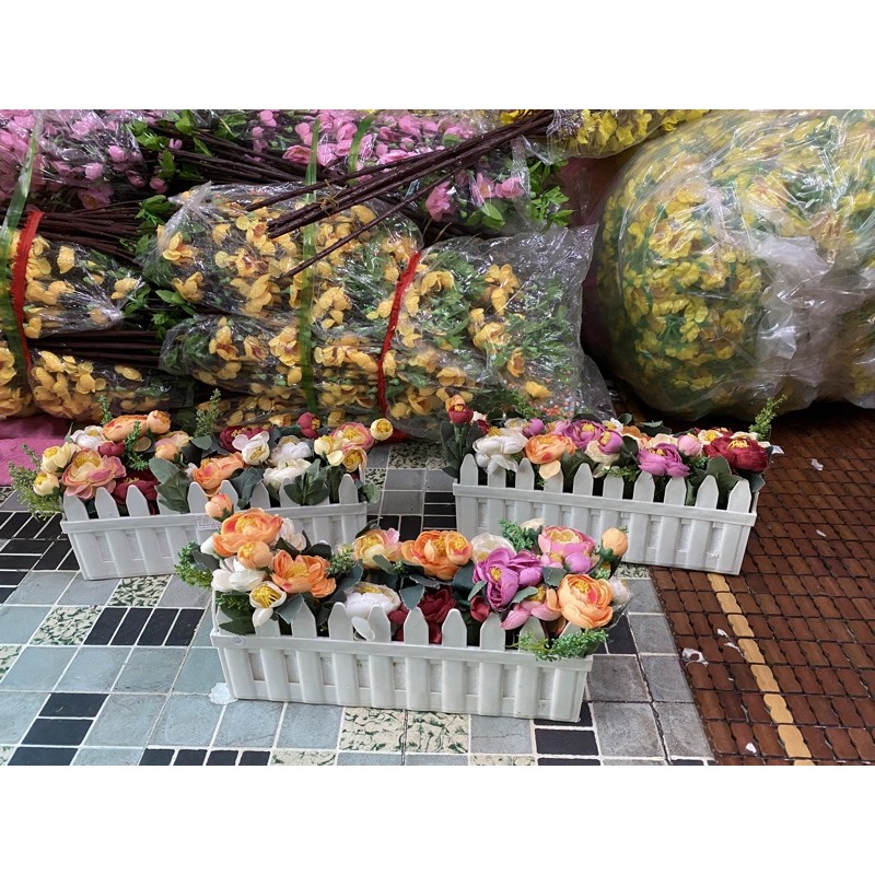 [Mã LIFEXANH03 giảm 10% đơn 500K] Hàng rào nhựa kèm hoa giả giá thanh lí (lấy mẫu ngẫu nhiên)