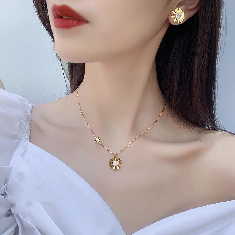 Dây Chuyền Thép Titan Mạ Vàng 18K Mặt Hình Hoa Cúc Phong Cách Hàn Quốc