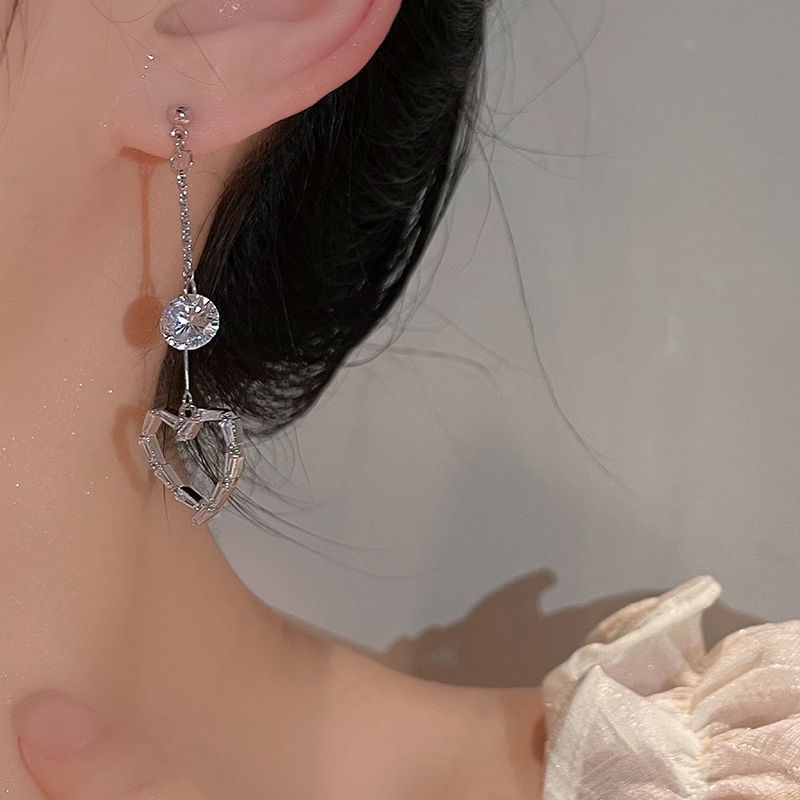 Đôi Bông Tai Dáng Dài Phối Tua Rua Phong Cách Mới 2022