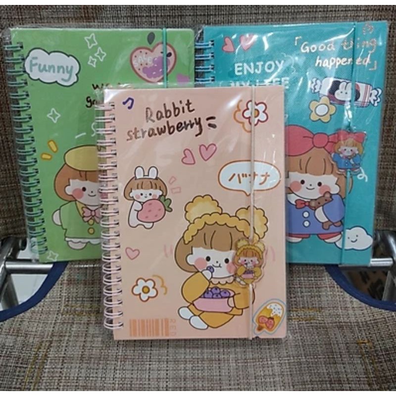 Sổ lò xo A5 bìa cứng có dây nẹp đánh dấu trang cute  size 18.5 cm chất lượng 32K mã XQA5-013