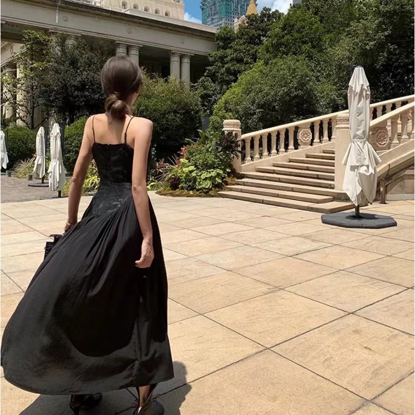 Jane Đầm dài tông Đen hoa nổi phong cách Itali