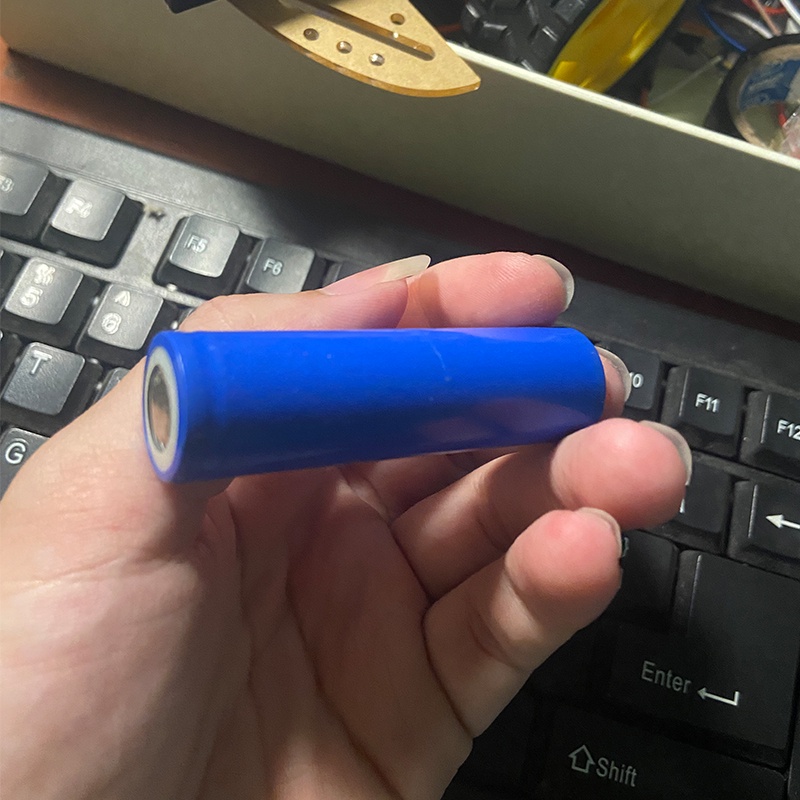 Pin 18650 cũ, dung lượng 2000mAh - 3,7v