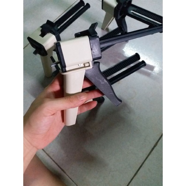 Dụng cụ để lấy silicon
