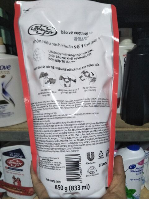 Túi Lifebuoy   sữa tắm bảo vệ  khỏi vi khuẩn  850g.