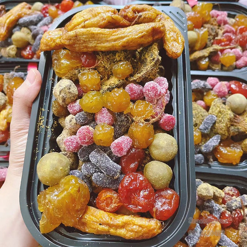 ( Hàng sẵn) HỘP 500GR Ô Mai Mix Gia Truyền 9_10 Vị Chua Ngọt - SNACKSEEKER - Đồ ăn vặt Ô Mai tuyển chọn