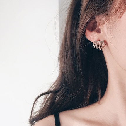 Bông tai tròn đính đá kim cương sang trọng thời trang