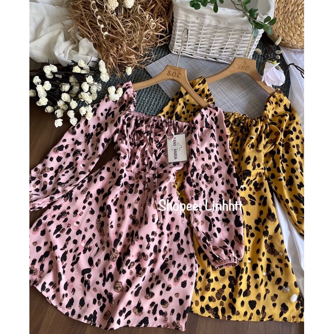 Đầm lụa beo cổ vuông nhúng ngực tay dài ulzzang