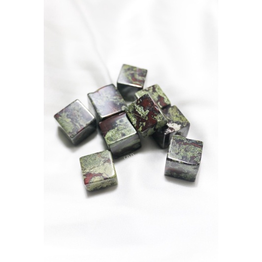 ĐÁ DRAGONBLOOD VUÔNG ( CUBE ) dùng trong thiền định, phong thuỷ