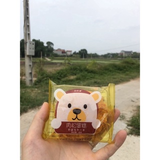 1 cái bánh ruốc gấu vị mặn ngọt