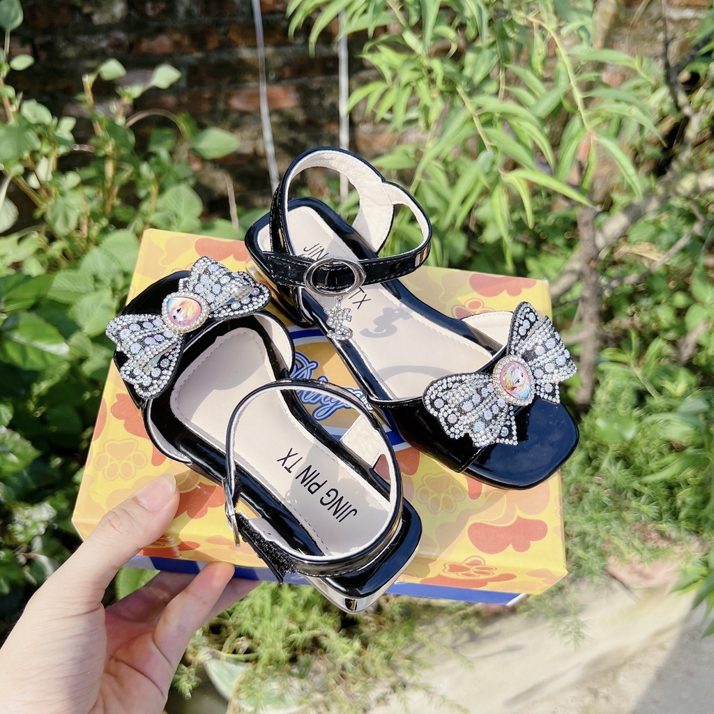 Sandal bé gái - dép quai hậu có nơ gắn đá quai ngang cho bé đi học mùa xuân hè êm chân gót thấp Babybees 8102 (ảnh thật)