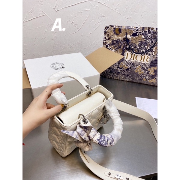 TÚI  LADY 5 Ô DA LÌ KÈM KHĂN KHOÁ BẠC SILVER METAL