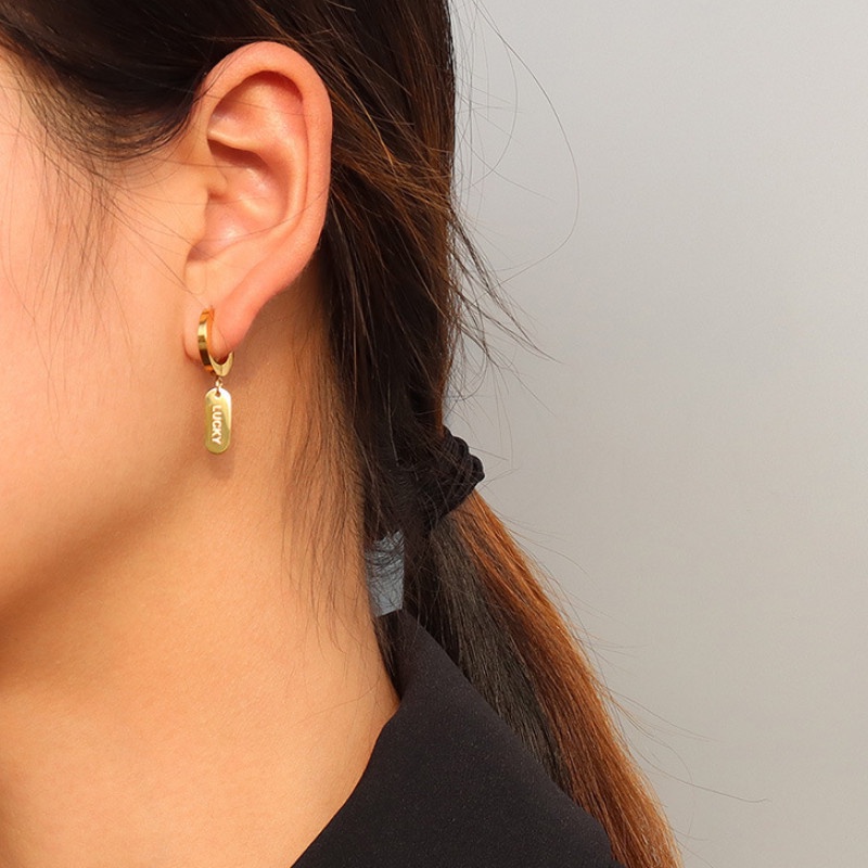 Bông Tai Bất Đối Xứng Hình Chữ Nhật Khắc Lucky Titan Ko Han Rỉ TT 3943