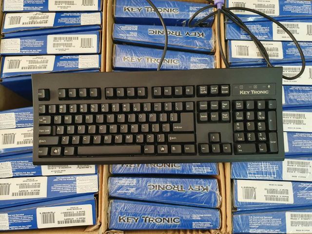 Bàn phím KeyTronic KT800PS2 104 phím tiêu chuẩn chất như phím cơ